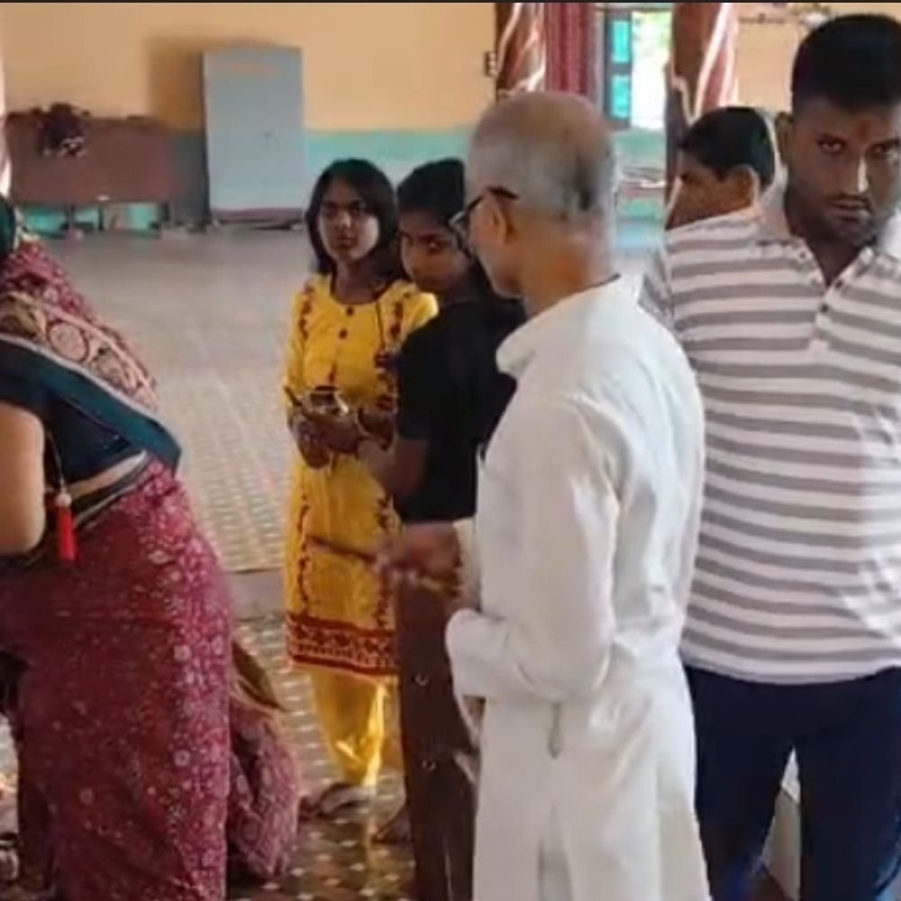 जालौन में मां चंद्रघंटा की पूजा को उमड़े श्रद्धालु:संकटा और सिंहवाहिनी मंदिर में गूंजे जयकारे