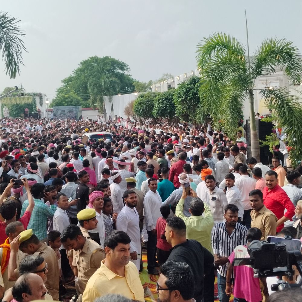 अखिलेश यादव बोले-गोरखपुर में नाव चल रही:मुख्यमंत्री के जिले में पानी भरा, BJP पर गैरकानूनी काम और गौमूत्र खरीद पर भी सवाल उठाए