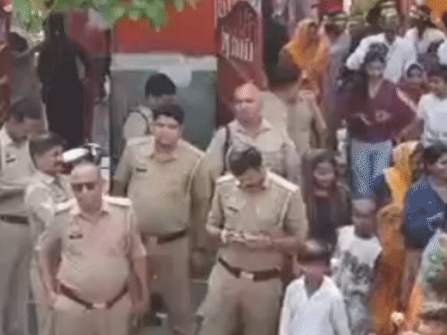 कासगंज में दशहरा और त्योहारों को लेकर पुलिस अलर्ट:4 जोन और 10 सेक्टर में बंटा जिला, ड्रोन से होगी निगरानी