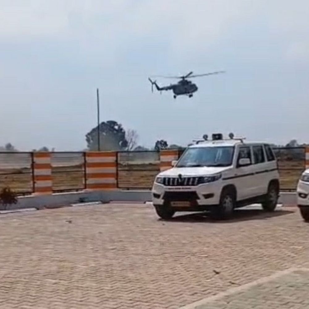 वाराणसी एयर शो के लिए अंधऊ हवाई पट्टी पर अलर्ट:गाजीपुर में ढाई किमी के दायरे में उड़ान पर पाबंदी, चिनूक-अपाचे हेलीकॉप्टर पहुंचेंगे