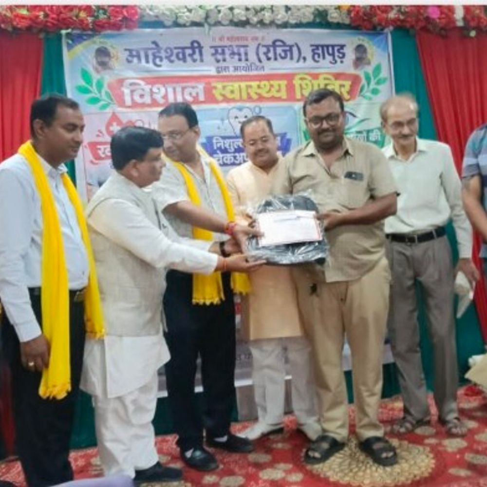 हापुड़ में माहेश्वरी सभा ने लगाया रक्तदान और स्वास्थ्य शिविर:75 यूनिट रक्त जमा हुआ, नेत्र-दंत परीक्षण भी हुए; मुस्लिम भाइयों ने भी किया रक्तदान