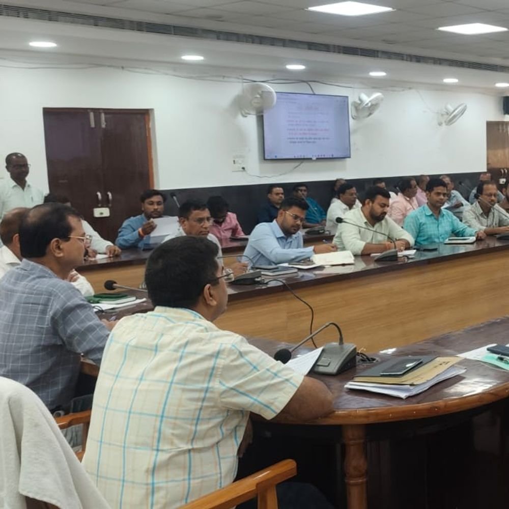 शिक्षक निर्वाचन के लिए मतदान अधिकारियों को दिया गया प्रशिक्षण:23 अक्टूबर को होगा मतदान, 16 ब्लॉक कार्यालय बने केंद्र; पीठासीन अधिकारी अनुपस्थित रहे