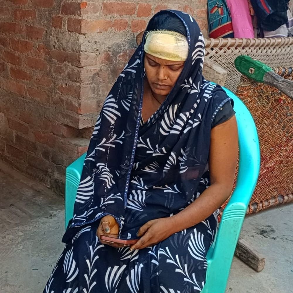 सुल्तानपुर में पति की हत्या की आरोपी से मारपीट:बच्चों से मिलने नहीं दिया, परिवार ने मुझे फंसाया, चार पर मुकदमा