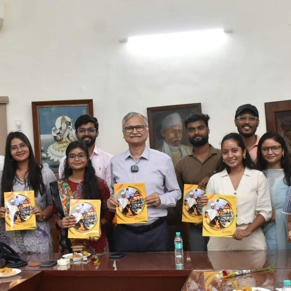 काशी हिन्दू विश्वविद्यालय की पत्रिका का विमोचन:प्रयोगशालाओं से महामना अभिलेखागार तक, ‘संचेतना’ में बीएचयू की पूरी तस्वीर