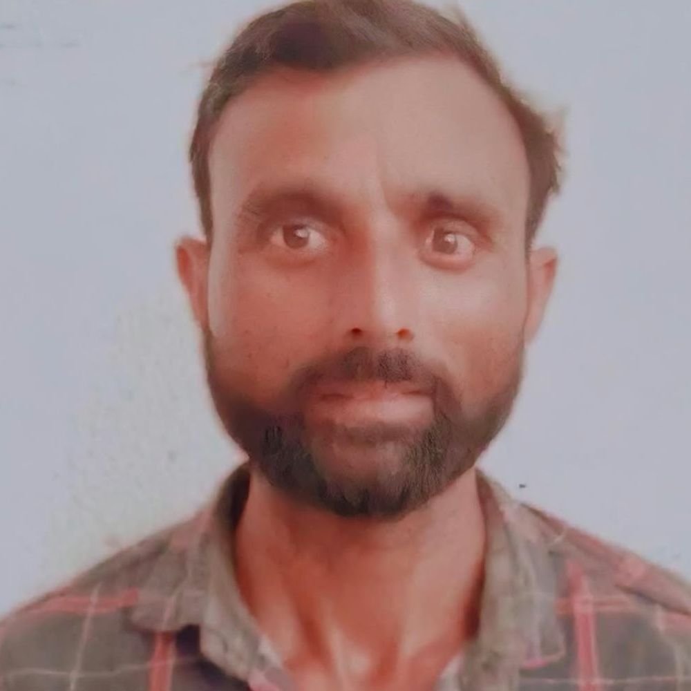 सीतापुर में हत्या के बाद परिजनों ने अंतिम संस्कार रोका:50 लाख मुआवजे और सरकारी नौकरी की मांग पर अड़े, भीम आर्मी समर्थन में उतरी