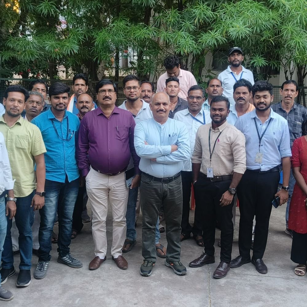 ललितपुर जिला निर्वाचन कार्यालय में ईवीएम की एफएलसी पूरी:20 दिन चला यह काम, चकबंदी और DPRO स्टाफ ने दिया सहयोग