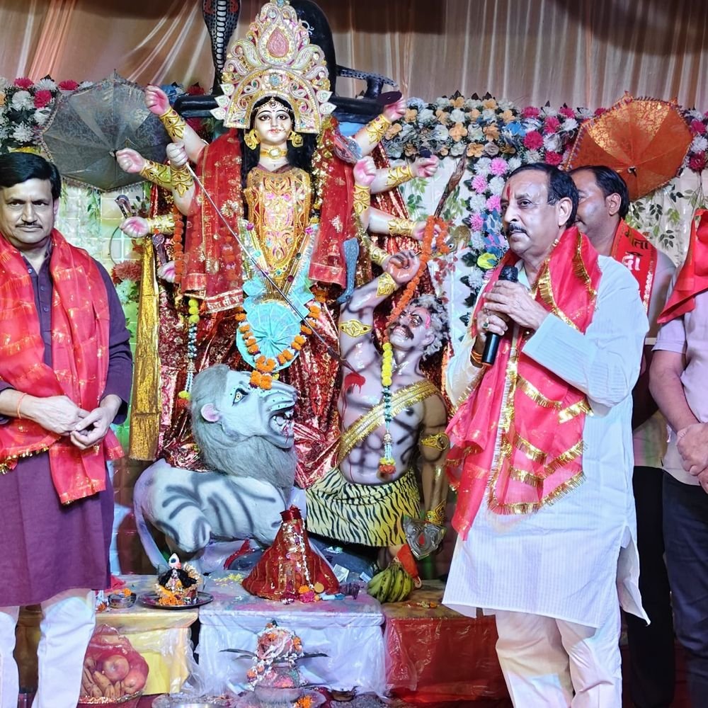 दुर्गा पूजा महोत्सव में कराया जागरण:ब्रह्मचारी बाबा स्थान पर अवधी कलाकार रमेशवा की प्रस्तुति से गदगद श्रद्धालु