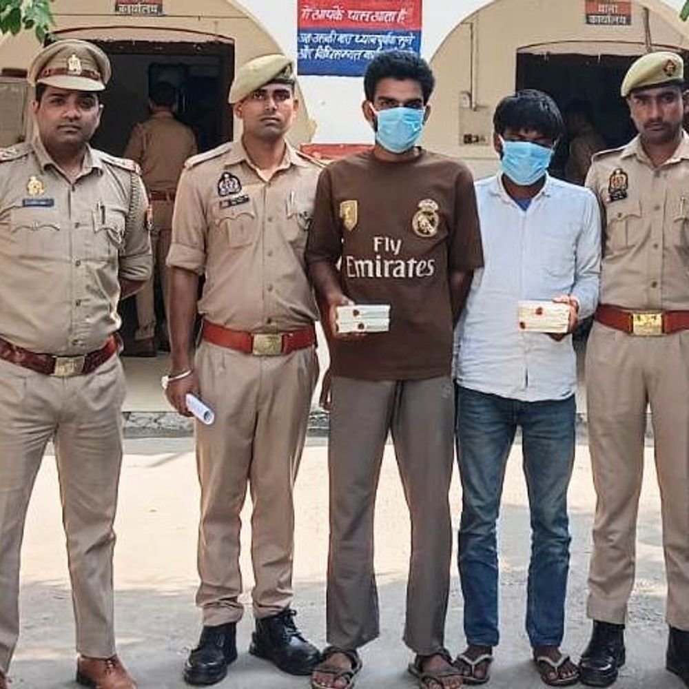 सहारनपुर में दो नशा तस्कर अरेस्ट:10 लाख कीमत की 52.37 ग्राम स्मैक और 1300 रुपए नकद बरामद