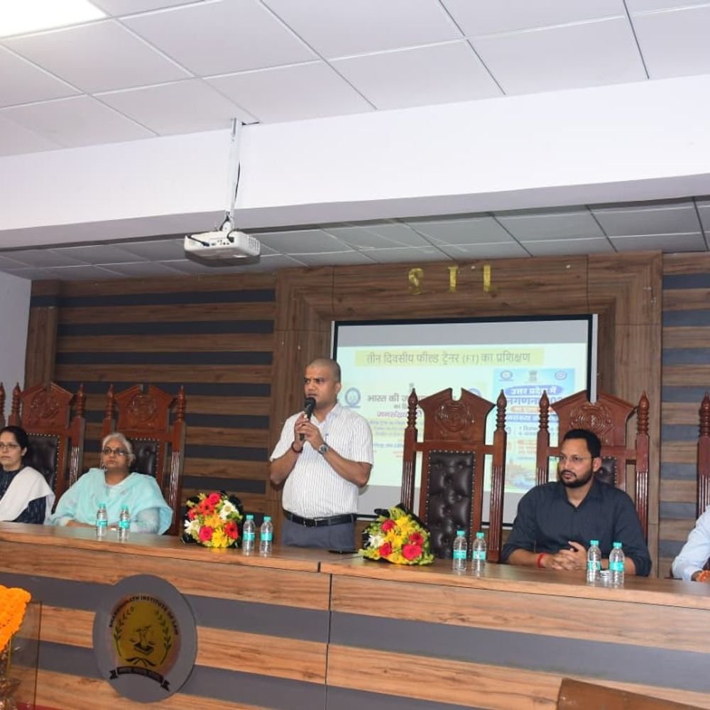 प्रयागराज में जनगणना के लिए दूसरे चरण की ट्रेनिंग शुरू:226 फील्ड ट्रेनरों को दो चरणों में मिलेगा प्रशिक्षण, 16 नवंबर से स्व-गणना