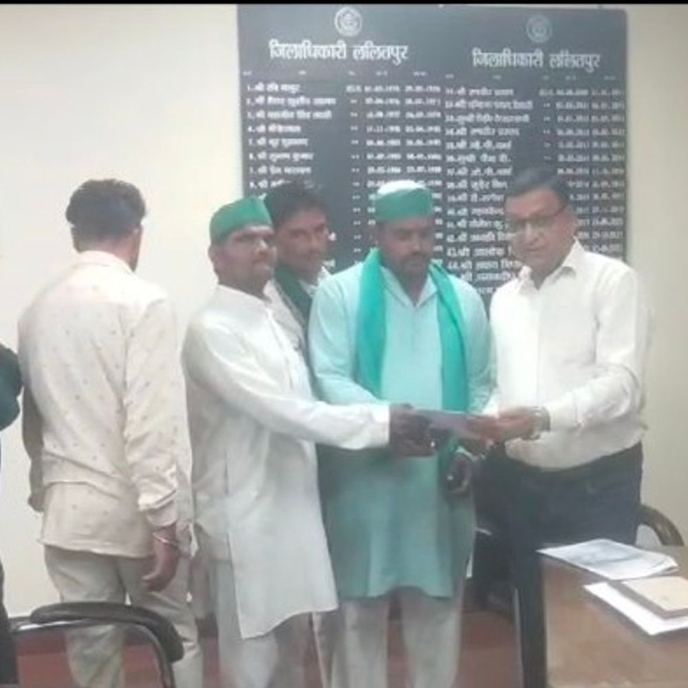 ललितपुर में किसानों ने SIR रद्द करने की मांग की:मुख्य चुनाव आयुक्त को हटाने और मतदान अधिकार बहाल करने की मांग