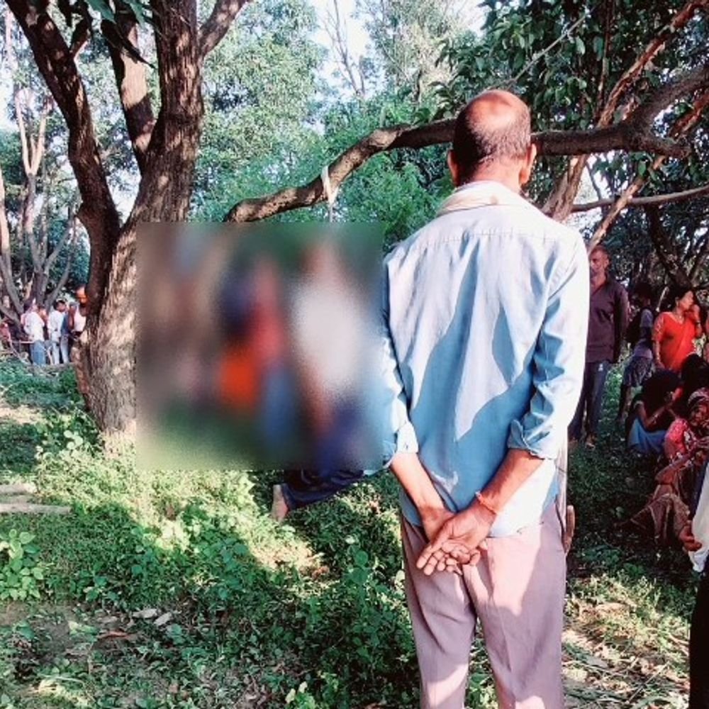 फतेहपुर में पेड़ पर लटका मिला अधेड़ का शव:बिंदकी थाना क्षेत्र के बगीचे में रस्सी से लटका था, पुलिस कर रही मामले की जांच