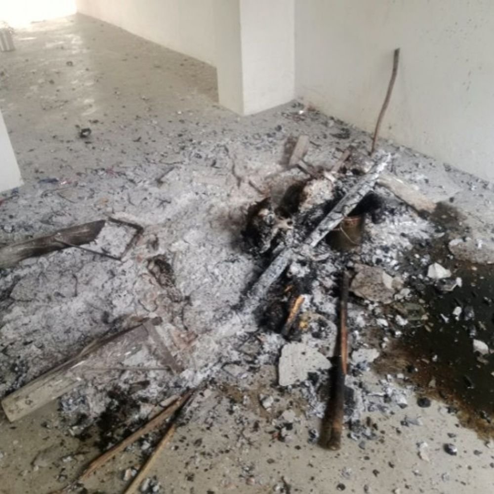 मंदिर में दो साधुओं की जली हुई लाश मिली:एक का मिला कंकाल, दूसरे के अवशेष बचे; ग्रामीण बोले- हत्या कर जलाए गए