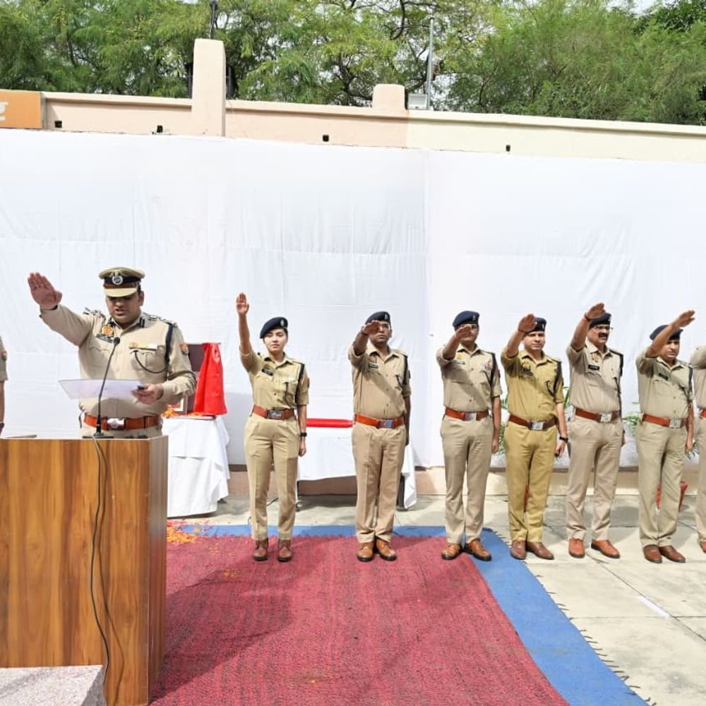 बरेली में पुलिसकर्मियों ने एकता और सुरक्षा की शपथ ली:राष्ट्रीय एकता दिवस पर एसएसपी ने दिलाई शपथ, सरदार पटेल को किया नमन