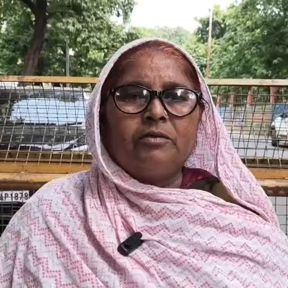 मैनपुरी में विधवा की जमीन पर अवैध कब्जे का आरोप:कोर्ट में मामला चल रहा है विचाराधीन, पीड़िता ने डीएम से लगाई गुहार