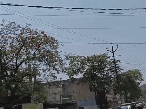 मेरठ में आज से अगले तीन दिन बदलेगा मौसम:सुबह से आसमान में छाए बादलों के साथ चली ठंडी हवा से गर्मी और उमस में राहत