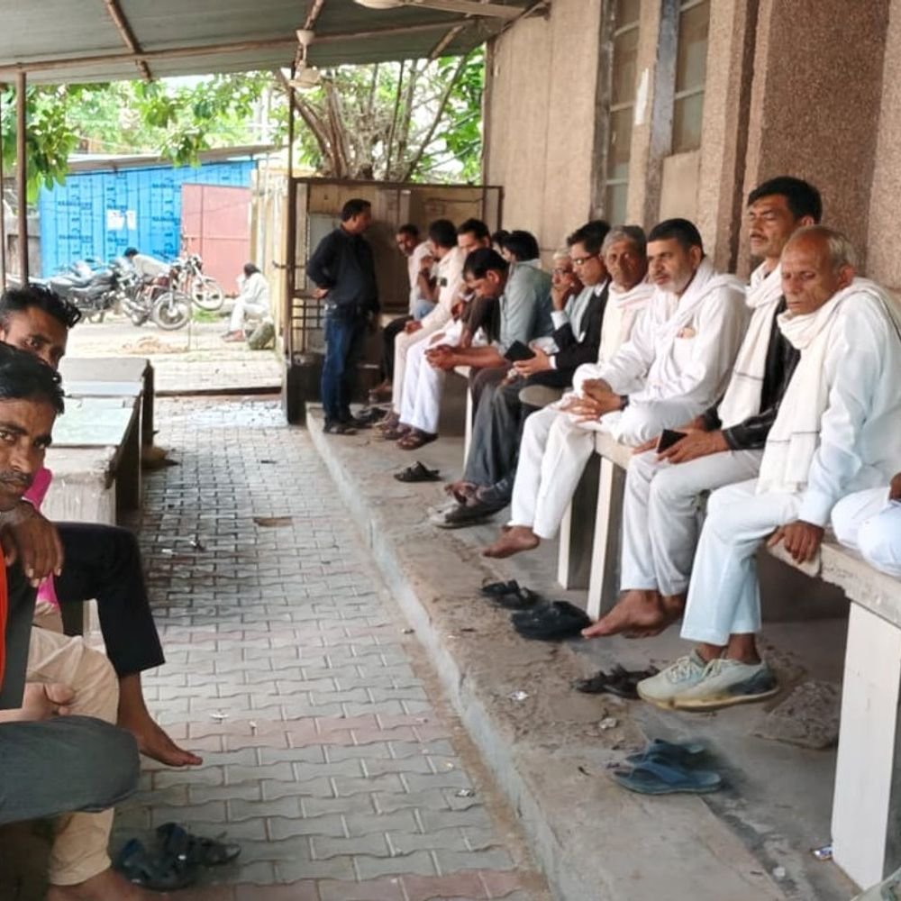 युवक की मौत, दो साढू पर पीटने का आरोप:चित्रकूट में इलाज के दौरान मौत, परिजनों ने पुलिस से जांच की मांग की