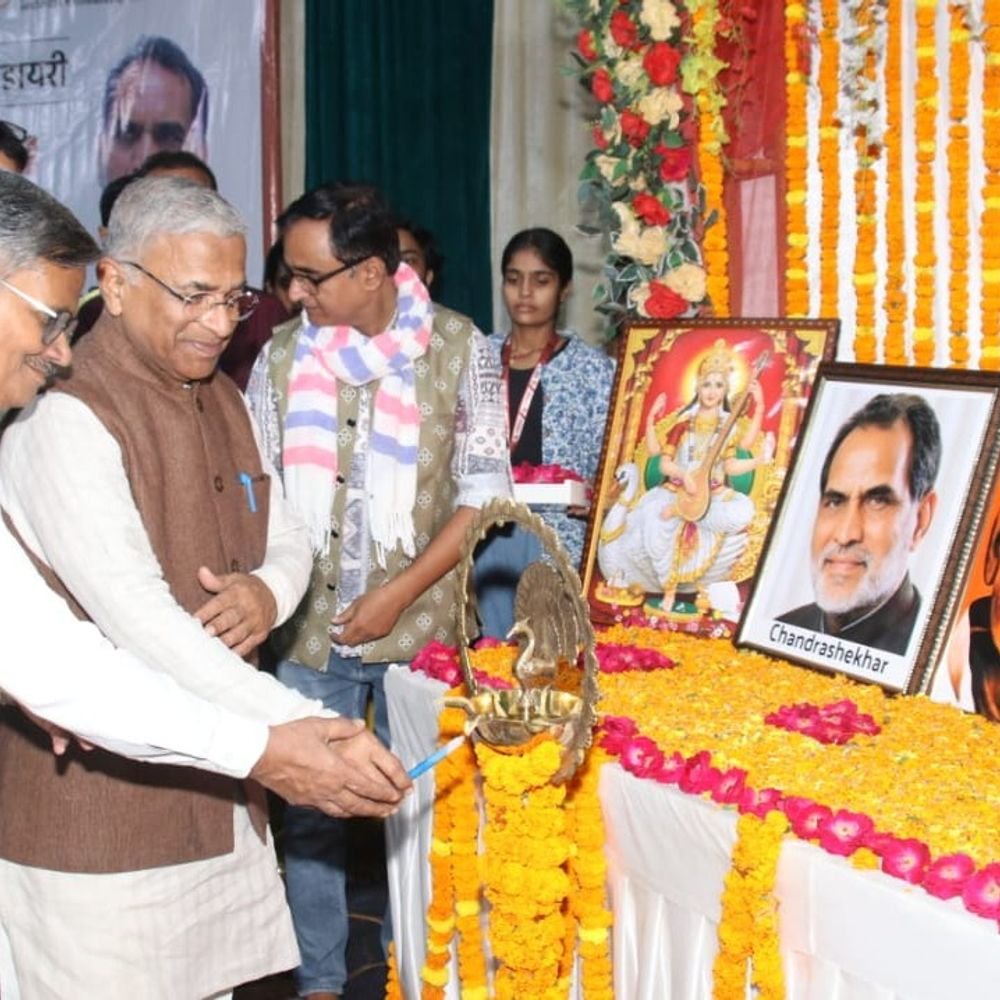 हरिवंश ने चंद्रशेखर को सिद्धांतों की राजनीति का नायक बताया:बोले- 65 साल के राजनीतिक जीवन में 40 साल सांसद रहे, अपने आप में एक संस्था थे