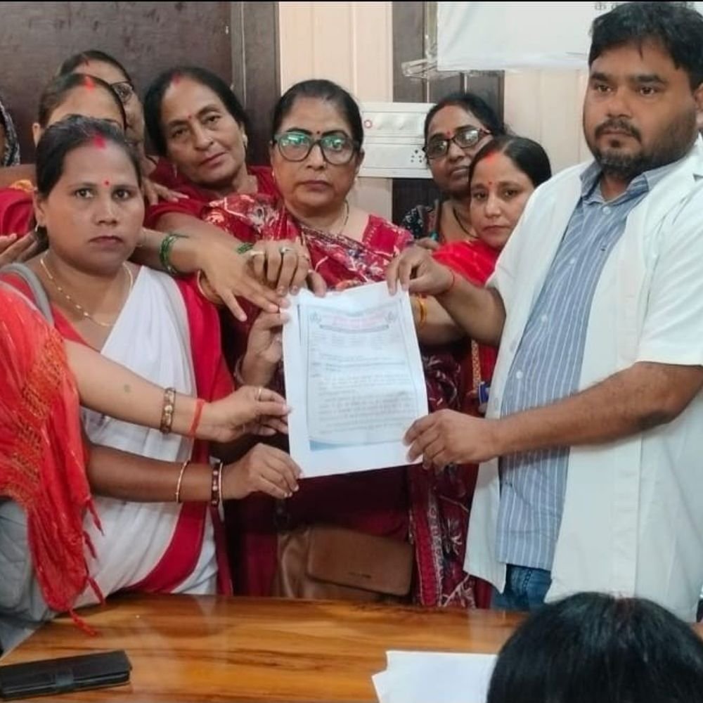 आशा कार्यकर्ताओं ने दी हड़ताल की चेतावनी:स्थायी नियुक्ति, मानदेय और पेंशन की मांगों को लेकर सौंपा ज्ञापन