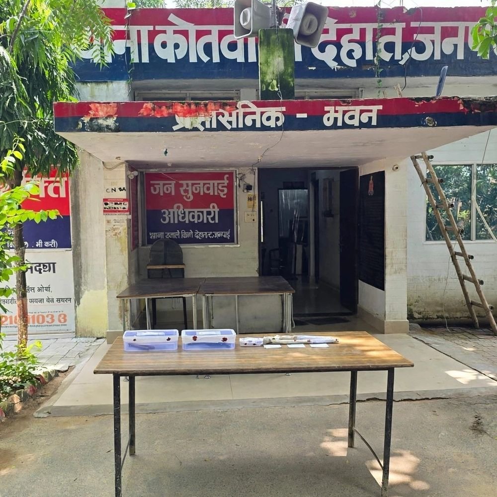 युवक की आत्महत्या मामले में 25-दिन बाद पत्नी पर FIR:हरदोई में मां का आरोप- बहू फोन पर धमकाती थी, जमीन बिकवाने का भी दबाव बनाती थी
