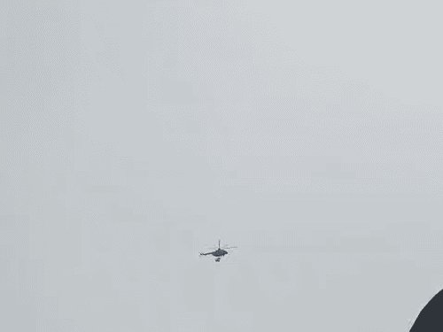 AIR Show-वाराणसी में सेना के हेलीकॉप्टर ने किया रिहर्सल:तिरंगा लेकर नमो घाट पर गंगा के ऊपर से गुजरा, 22 से शुरू होगा एयर शो