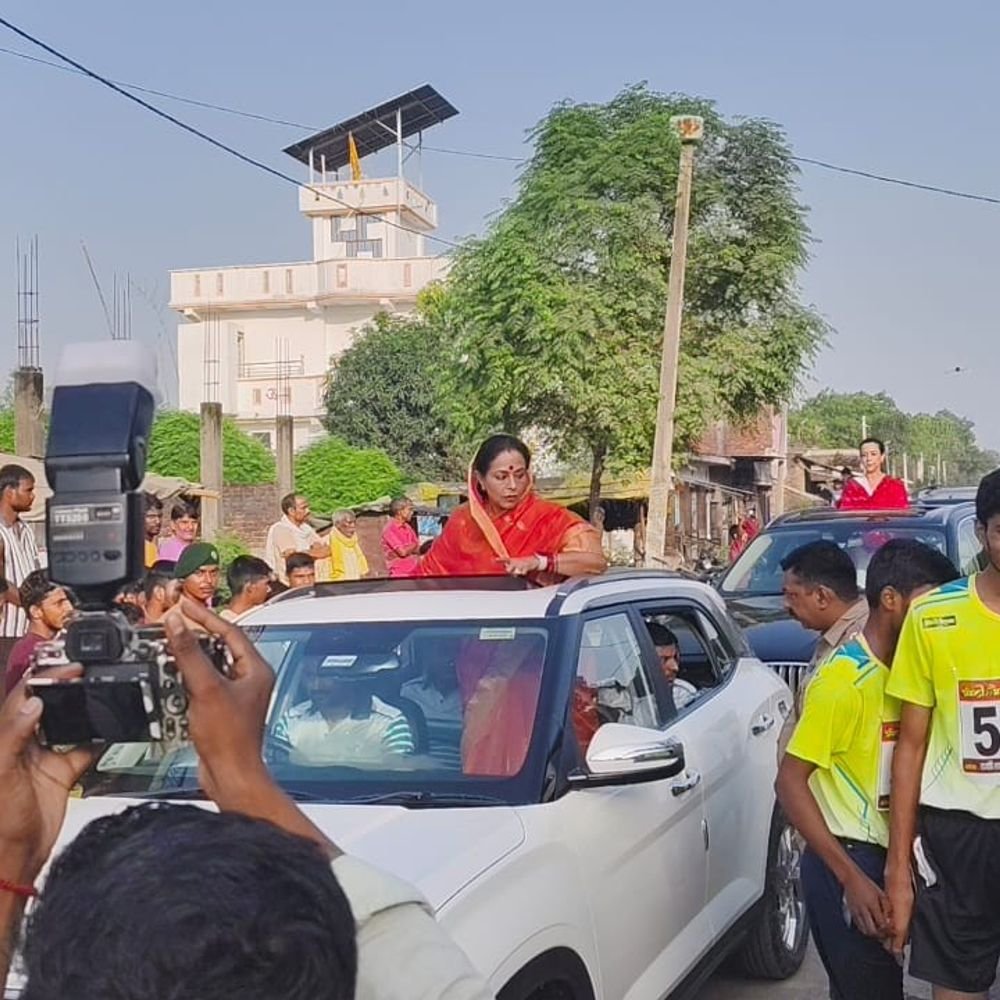 डॉ. अमीता सिंह के जन्मदिन पर हुुई मैराथन:पूर्व मंत्री डॉ. संजय सिंह और अमीता सिंह ने दिखाई हरी झंडी, विजेताओं को 51 हजार तक का इनाम