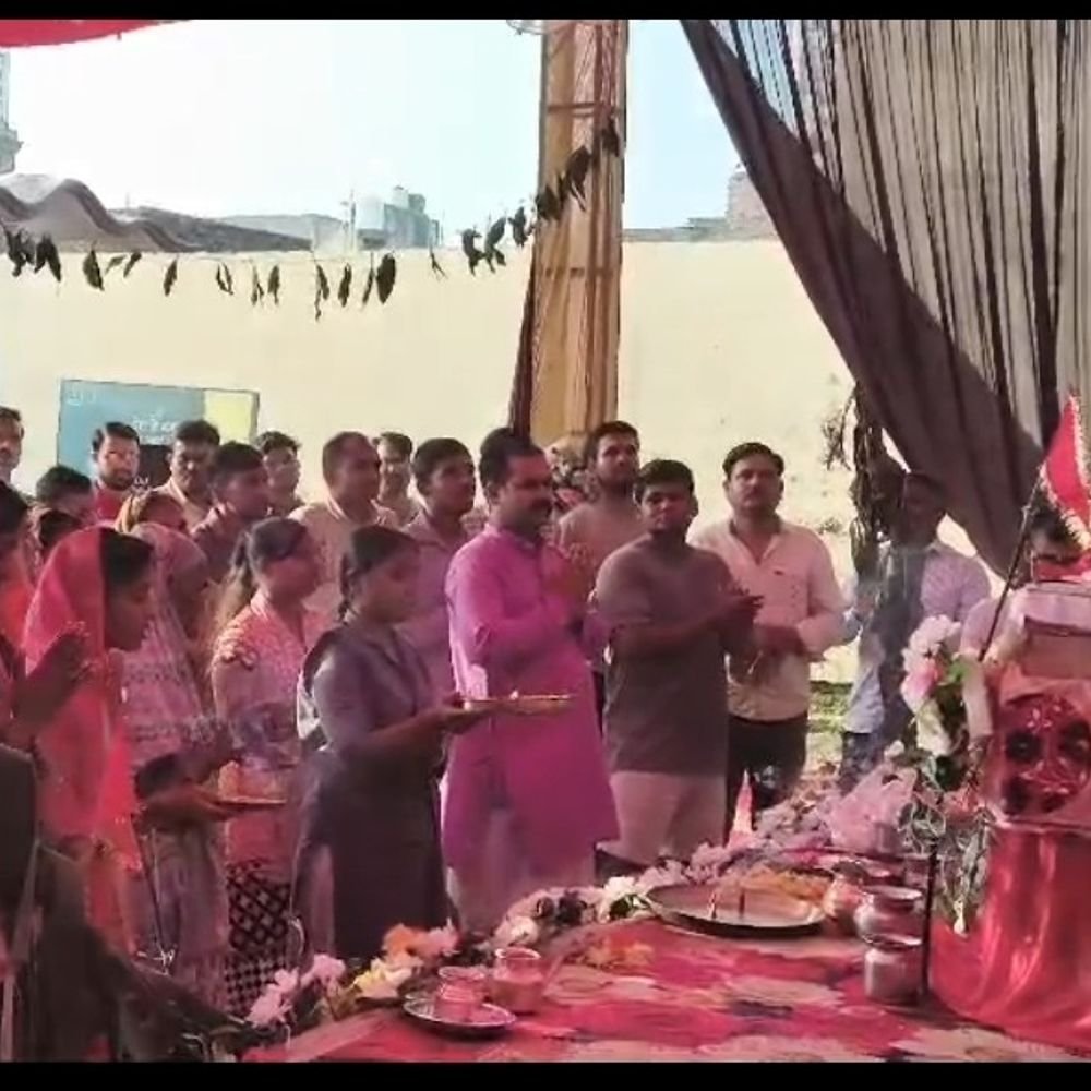 औरैया में नवरात्र के पांचवें दिन मां स्कंदमाता की पूजा:भक्तों ने संतान सुख और समृद्धि के लिए की आराधना