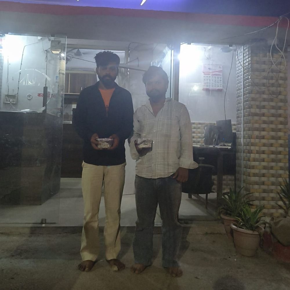 मेरठ में पुलिस मुठभेड़ में बदमाश घायल:सर्राफा दुकान चोरी के तीन आरोपी पकड़े गए, आभूषण-नकदी मिला; दो तमंचा बरामद