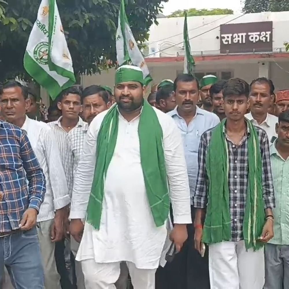 गन्ने का मूल्य ₹500 प्रति क्विंटल करने की मांग:किसानों का प्रदर्शन, कहा- धान क्रय केंद्र चालू हो, बारिश से नुकसान का मुआवजा मिले