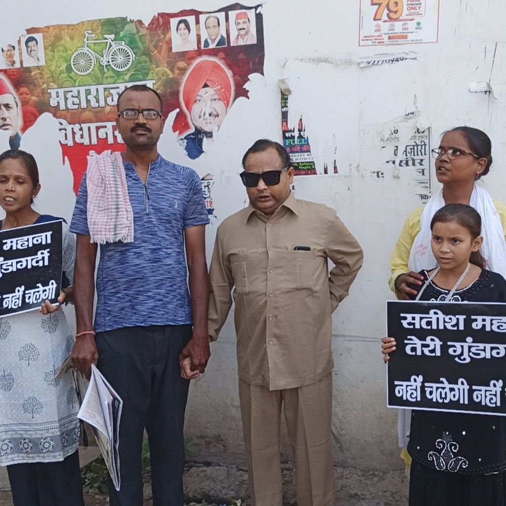 महाना के आवास के बाहर दिव्यांगों का धरना जारी:कानपुर में पुलिस दो कार्यकर्ताओं को ले गई, 6 महीने से सुनवाई नहीं होने का आरोप
