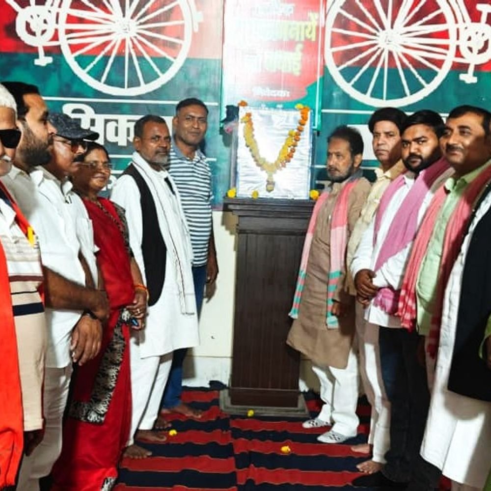 फतेहपुर सपा कार्यालय में डॉ. कलाम की जयंती:पूर्व राष्ट्रपति को पुष्पांजलि अर्पित की, मिसाइल मैन के योगदान पर चर्चा