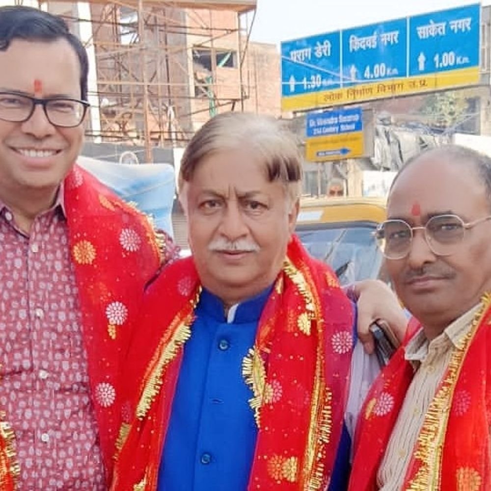 यूपीआई पेमेंट पर MDR शुल्क का विरोध:कानपुर में व्यापारियों का पैदल मार्च, आंदोलन की चेतावनी