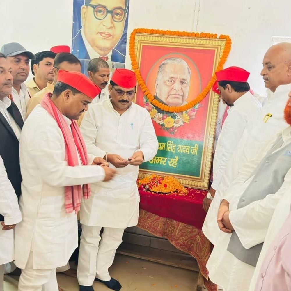 गोरखपुर में मुलायम सिंह यादव को दी गई श्रद्धांजलि:निवर्तमान जिलाध्यक्ष बोले- ‘सत्ता नहीं, जनसेवा थी नेताजी की प्राथमिकता