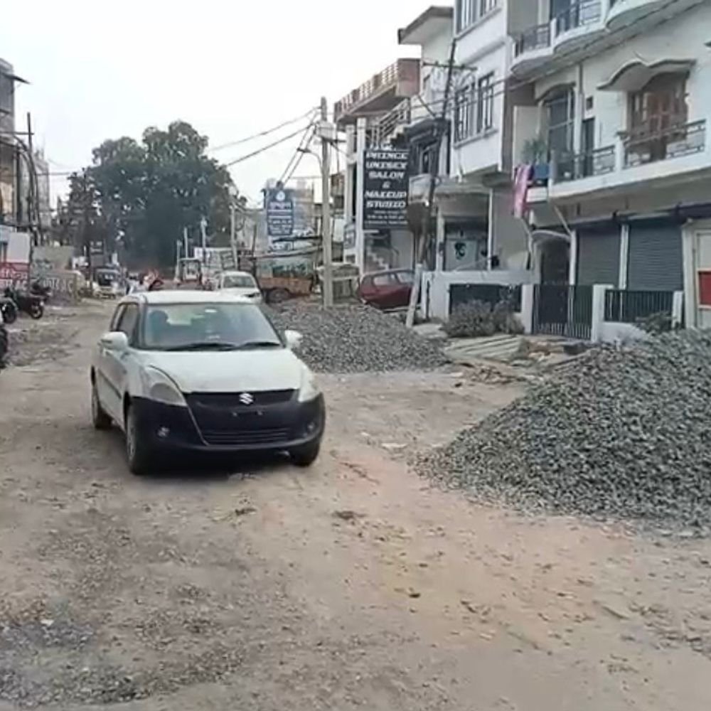रायबरेली की प्रमुख सड़कें 10 अक्टूबर तक होंगी गड्ढामुक्त:डीएम के निर्देश पर नगर पालिका ने तेज किया अभियान, 7 किलोमीटर का लक्ष्य