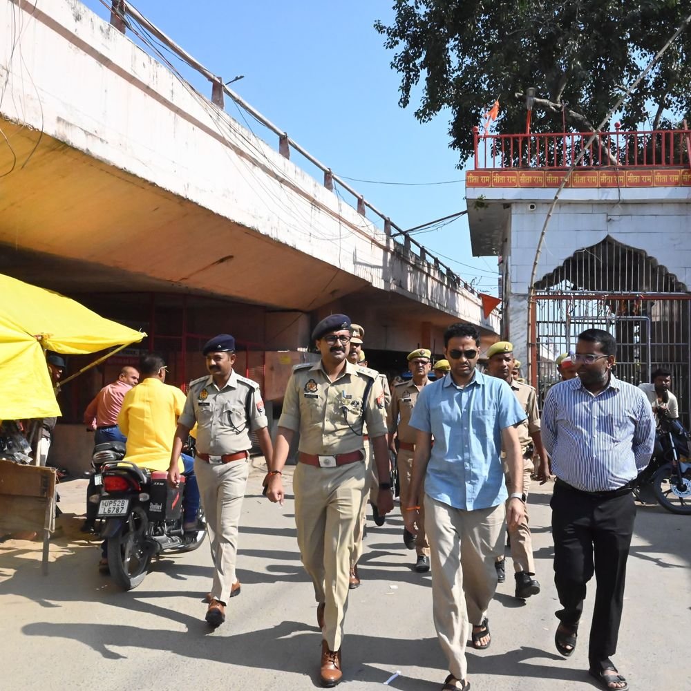 मेला स्थलों पहुंचे डीएम-एसपी:आयोजकों से सुरक्षा मानक, सीसीटीवी, अग्निशमन उपकरण पर की चर्चा