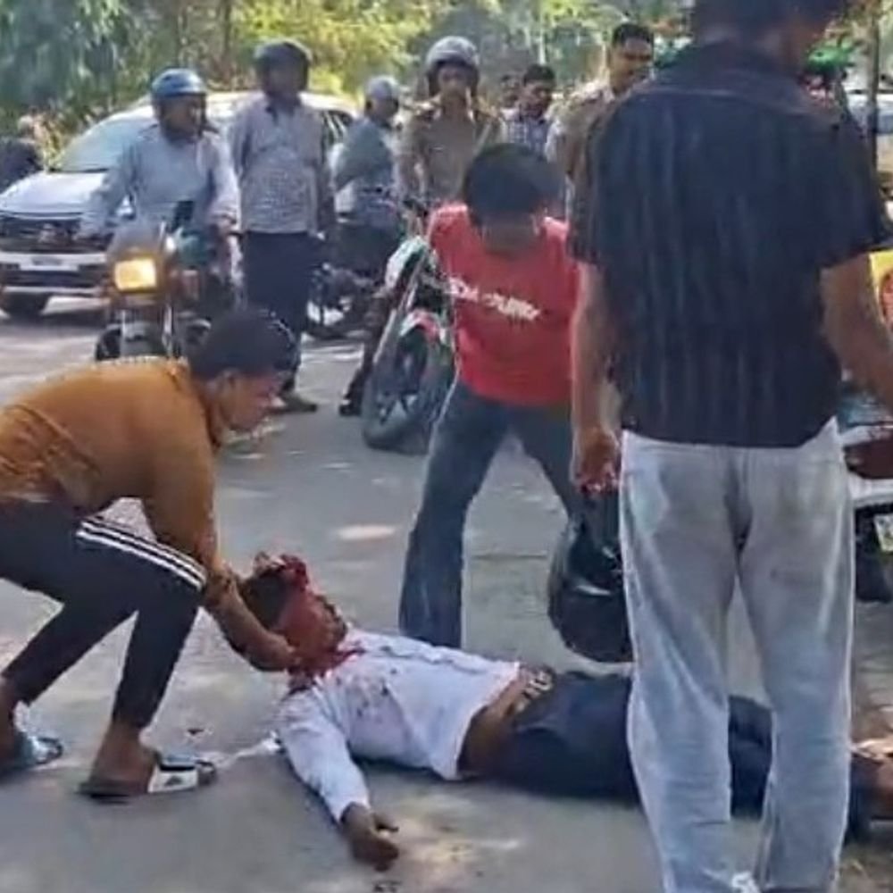 मुरादाबाद में पुलिस चौकी के पास मारपीट:वीडियो वायरल होने के बाद जांच में जुटी पुलिस