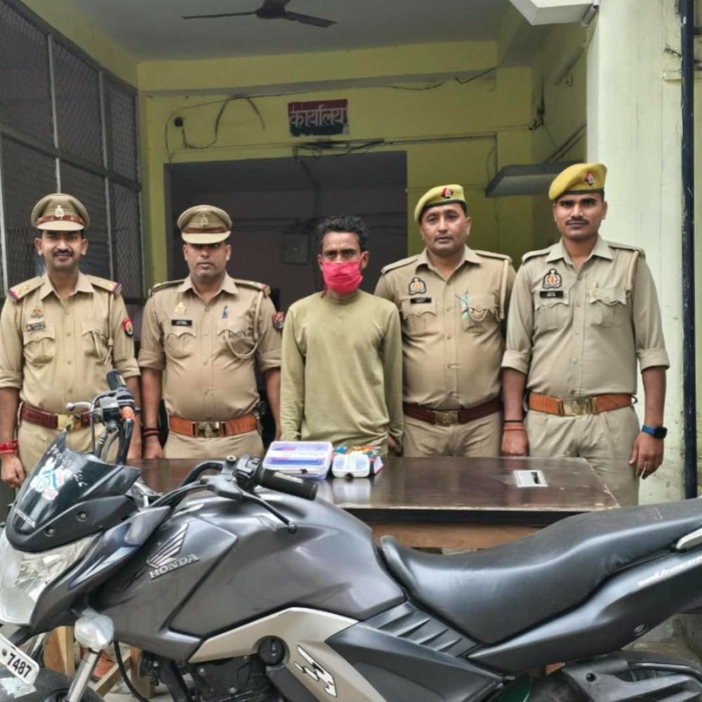 बहराइच में महिला की चेन छीनकर भागने का आरोपी गिरफ्तार:सोने की चेन और बाइक बरामद, सीसीटीवी से पहचान