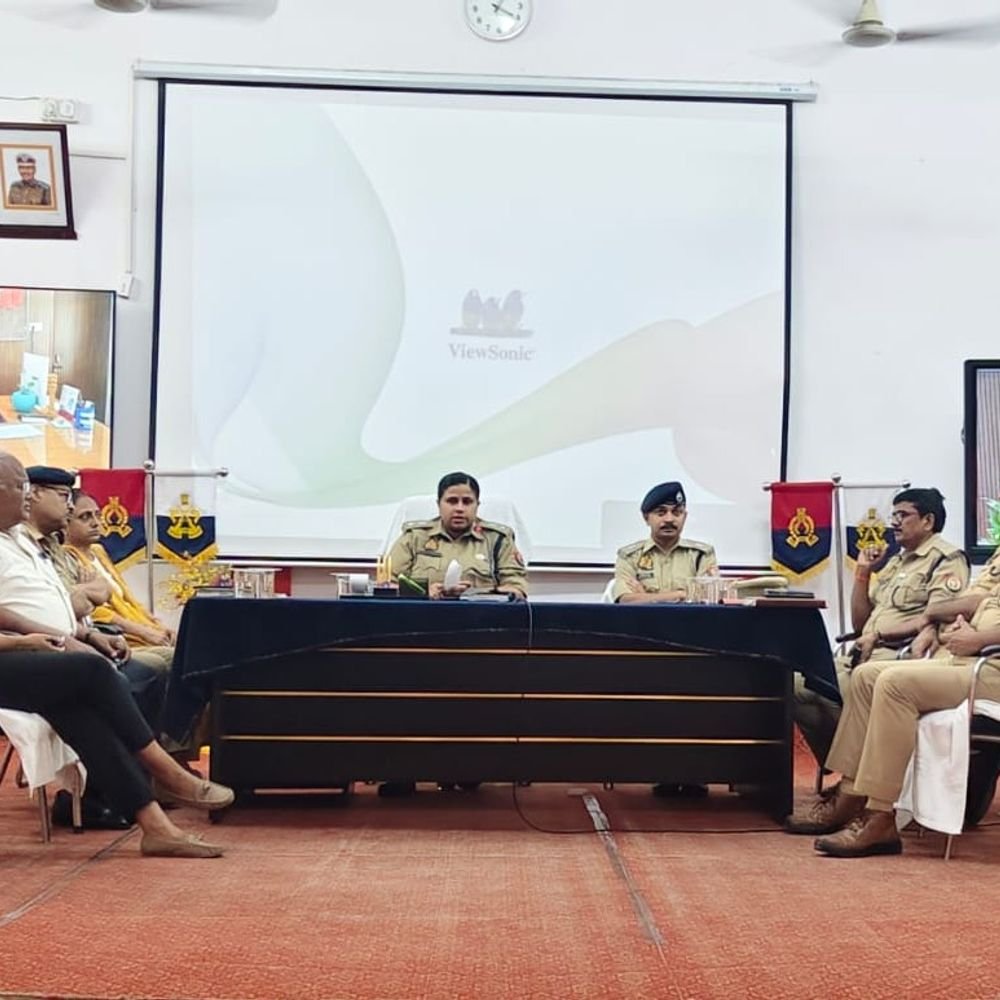 मिर्जापुर में 3 अक्टूबर से पुलिस भर्ती की PET:एसपी ने तैयारियों की समीक्षा की, एसपी ने निष्पक्षता और पारदर्शिता बनाए रखने के निर्देश