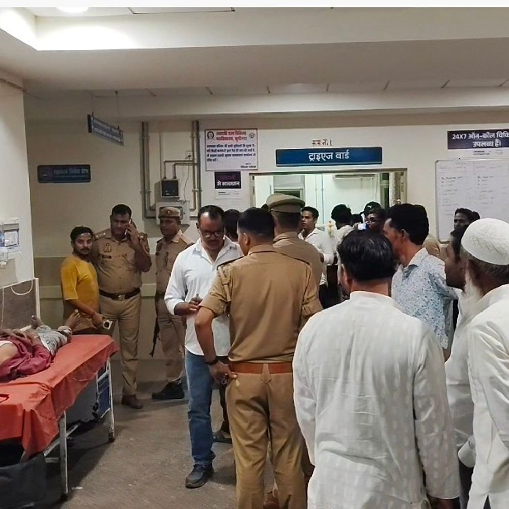 कुशीनगर में अज्ञात वाहन ने बाइक सवार को रौंदा:एक युवक की मौत, साथी गंभीर रूप से घायल; गोरखपुर रेफर