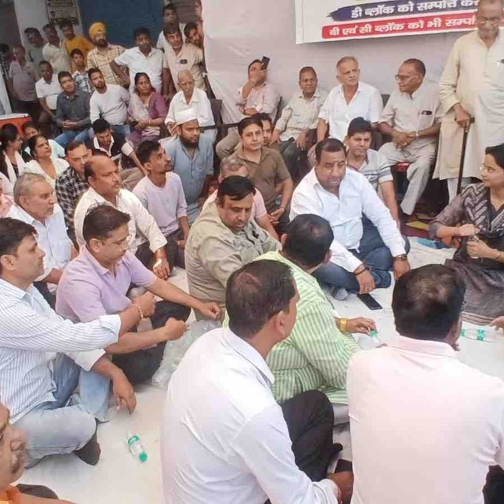 रामानुज दयाल मार्केट के व्यापारियों ने 20दिन बाद धरना किया:विधायक ने बोर्ड बैठक में प्रस्ताव रखने का दिया आश्वासन