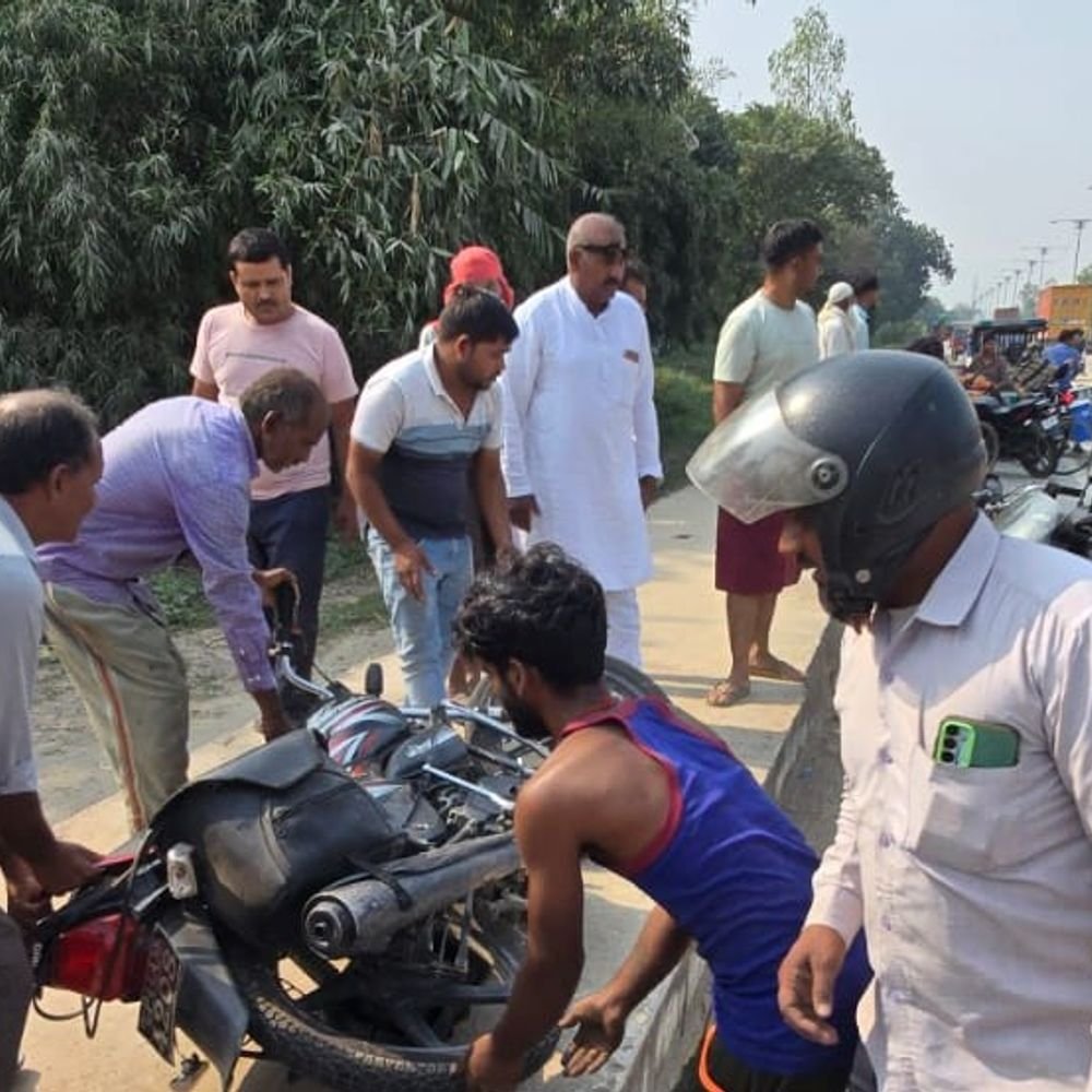 सुल्तानपुर में गल्ला व्यापारी की सड़क हादसे में मौत:इकलौते बेटे की मौत से परिवार में मातम, 2 साल पहले बड़े भाई की गई थी जान