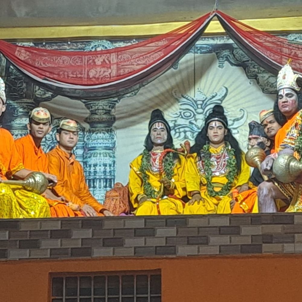 हनुमान जी का पराक्रम देख गूंजे जयकारे:भोजूबीर रामलीला में दर्शकों की आंखें हुईं नम, समुद्र लांघने का प्रसंग भी दिखाया गया