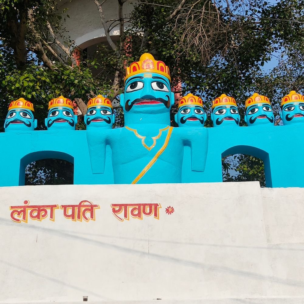 चित्रकूट में 250 साल से हो रही रावण की पूजा:दहन नहीं करते, शुभ काम से पहले आशीर्वाद लेते हैं; IAS-PCS बनने का श्रेय भी देते हैं
