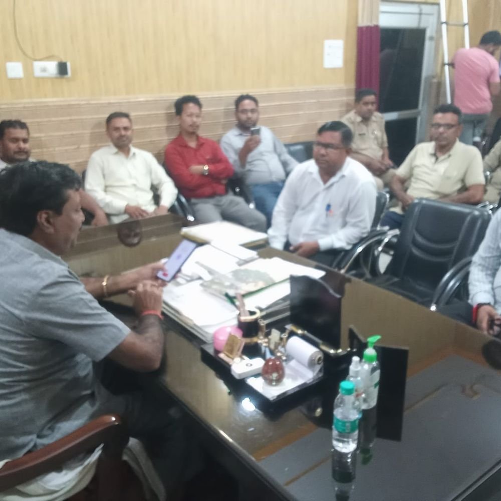 शामली में GIS सर्वे कर्मचारियों पर रिश्वत मांगने का आरोप:16 हजार से ज्यादा टैक्स का डर दिखाकर मांगे 5 हजार रुपए, ईओ ने दी तहरीर