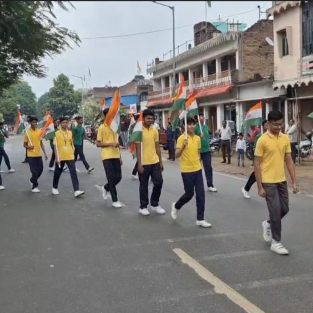जालौन में अधिकारियों ने निकाली एकता दौड़:रन फॉर यूनिटी पुलिस लाइन से शुरू होकर पटेल चौक पहुंची