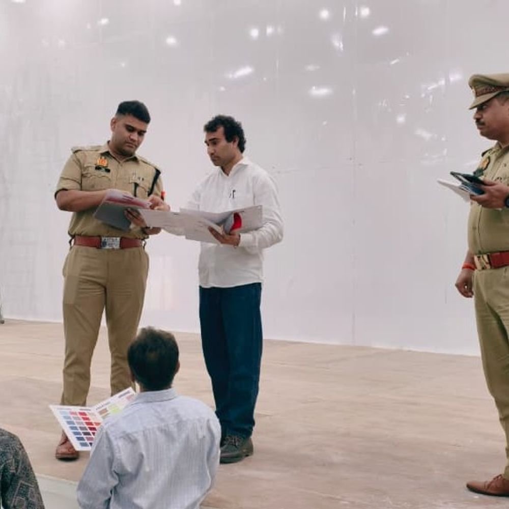 अमरोहा एसपी ने नवनिर्मित पुलिस लाइन का किया निरीक्षण:ऑडिटोरियम की गुणवत्ता जांची, निर्माण कार्य में लापरवाही पर दिए सख्त निर्देश