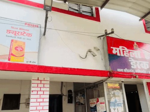 नशे में धुत कारसवारों ने ट्रक ड्राइवर को घेरकर पीटा:नए यमुना पुल पर कार से ट्रक छू जाने पर दो कारों में सवार 8-10 युवकों का तांडव