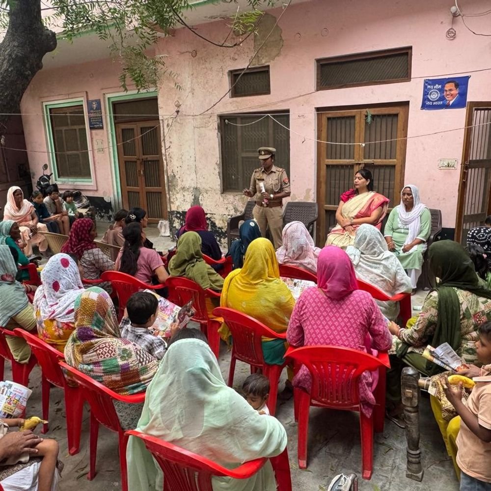 महिलाओं को सुरक्षा और योजनाओं के प्रति जागरूक किया:टटीरी मे मिशन शक्ति अभियान के तहत चौपाल में सरकारी योजनाओं और सुरक्षा उपायों की जानकारी दी