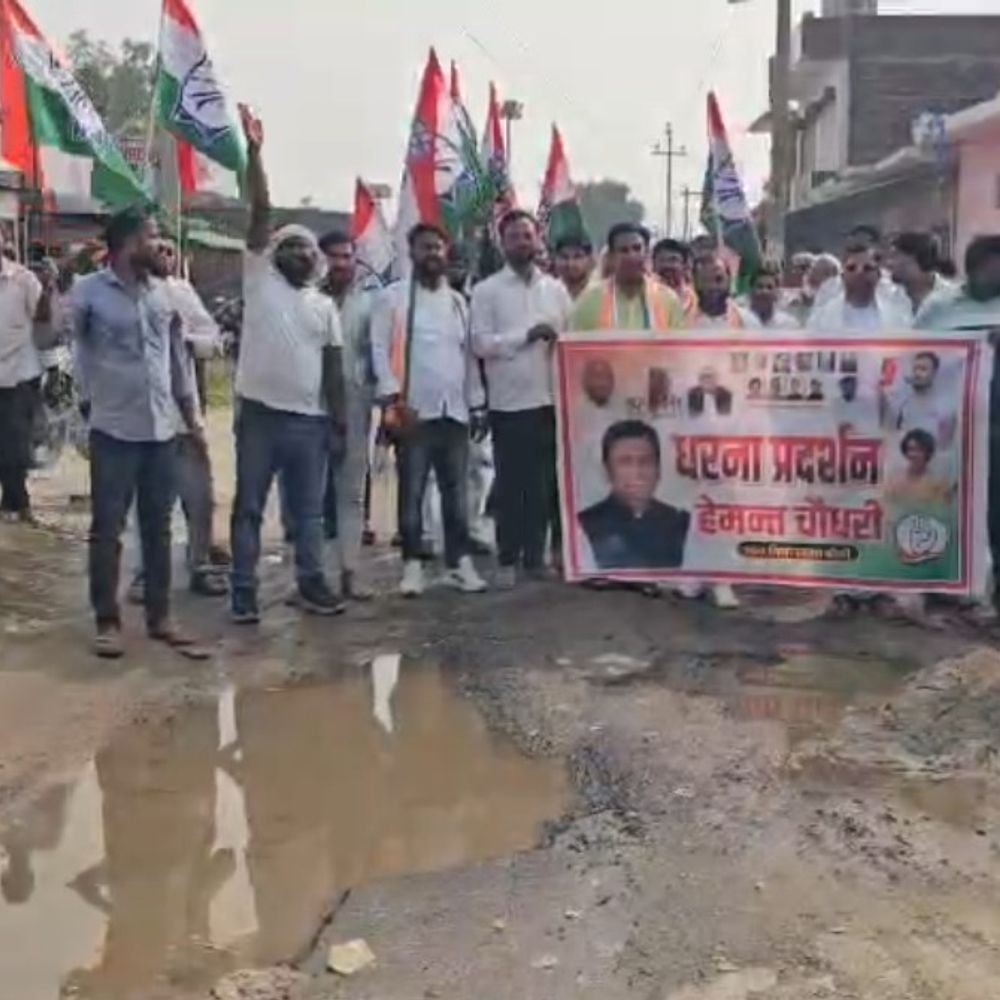 घोसियारी बाजार को नगर पंचायत बनाने की मांग:कांग्रेस ने निकाली पदयात्रा, मुख्यमंत्री के नाम सौंपा ज्ञापन