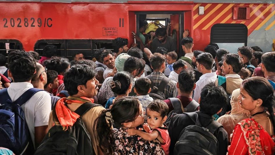 दिल्ली आने वाली कई ट्रेनें रद्द, 5 हजार यात्रियों की बढ़ीं मुश्किलें!