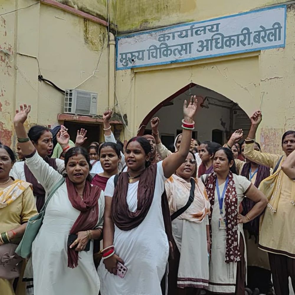 आशा कार्यकर्ताओं ने बकाया भुगतान के लिए खोला मोर्चा:23 अक्टूबर को लखनऊ में महापड़ाव, रखीं कई मांगें